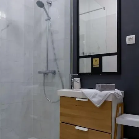 Maya Apartment *